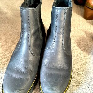 Dr. Marten size 8 ROMETTY WYOMING LEATHER PLATFORM CHELSEA BOOTS